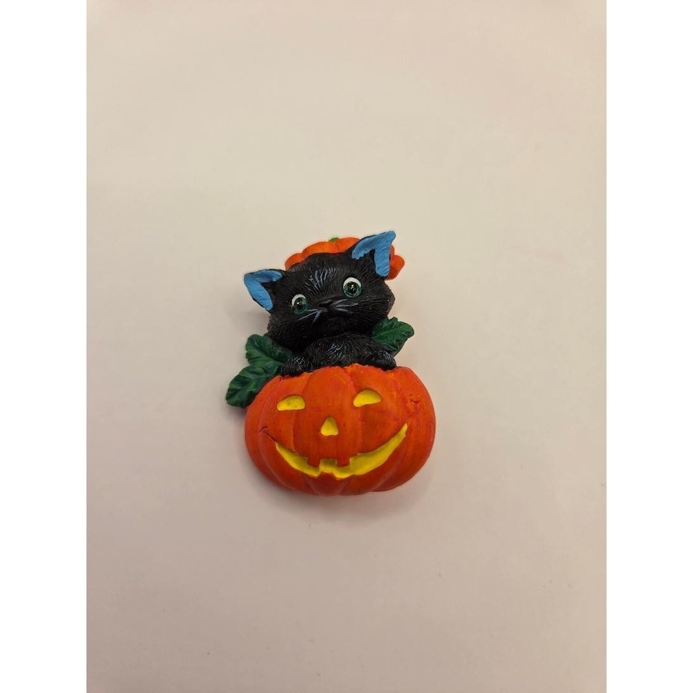 Vintage Avon Pin/Brooch Halloween Black Cat In Pumpkin JOL Holiday
